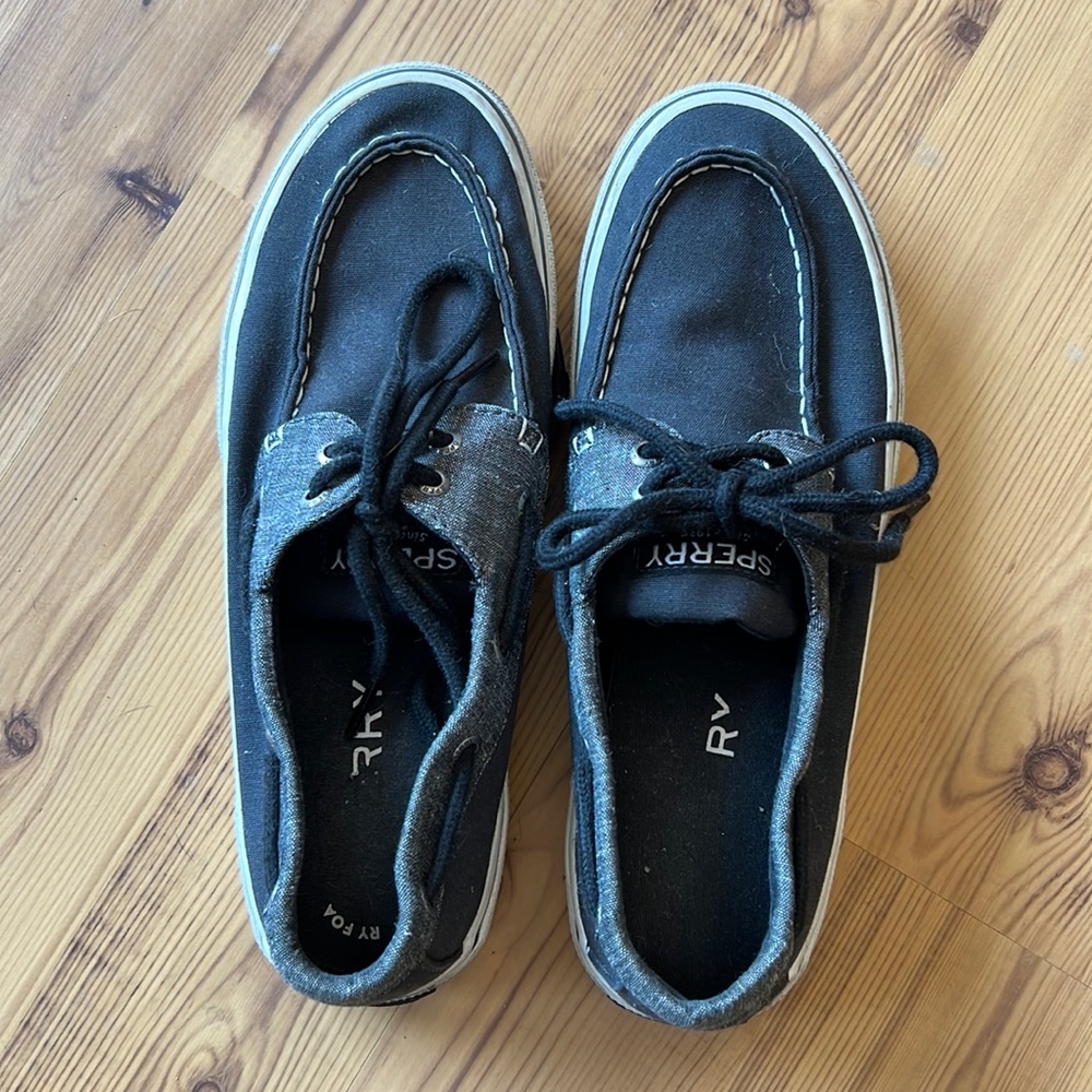 Sperry size 7.5, men’s black and gray loafers. A TON of life left in these.